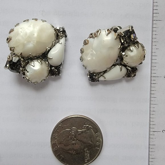 Genuine Vintage Clip On - Picture 1 of 2